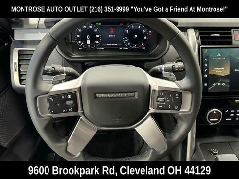 New 2024 Land Rover Discovery Dynamic SE image 14