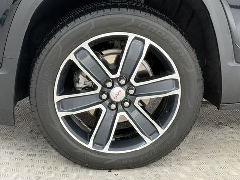 Used 2021 GMC Acadia SLT w/ Technology Package FWD image 13