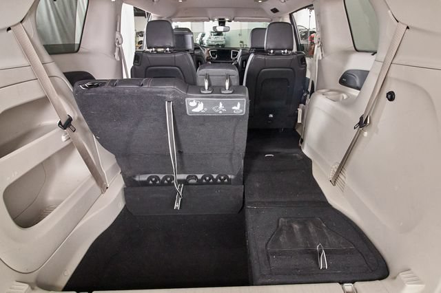 Used 2018 Chrysler Pacifica Touring-L Plus FWD image 27