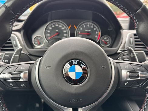 Used 2020 BMW M4 Convertible w/ Competition Package image 25