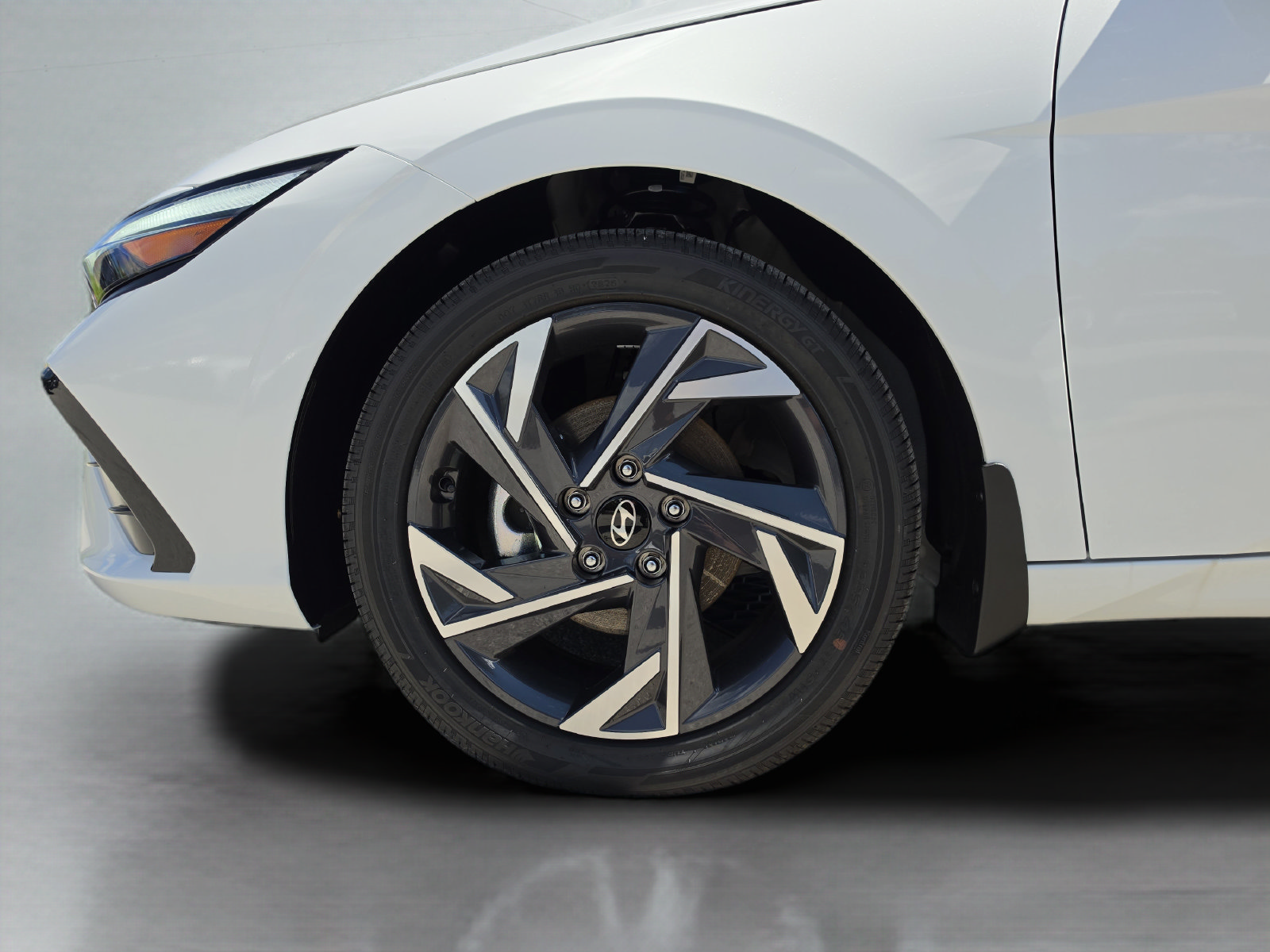 New 2026 Hyundai Elantra Limited FWD image 40
