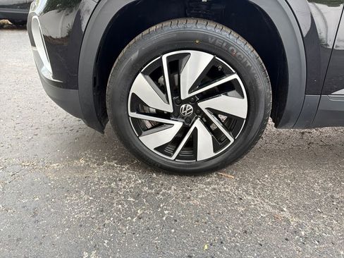 Used 2025 Volkswagen Atlas SE FWD image 28