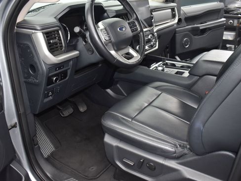 Used 2024 Ford Expedition XLT image 12