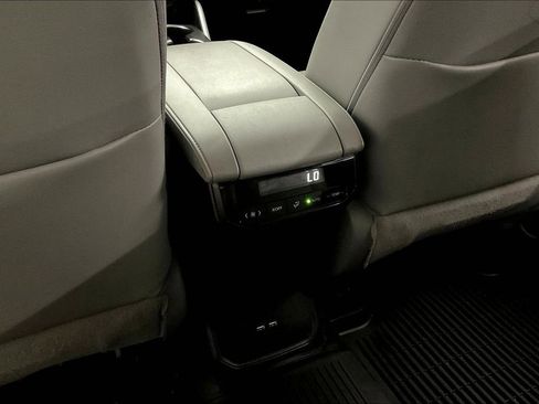 Used 2021 Toyota Highlander XLE image 36