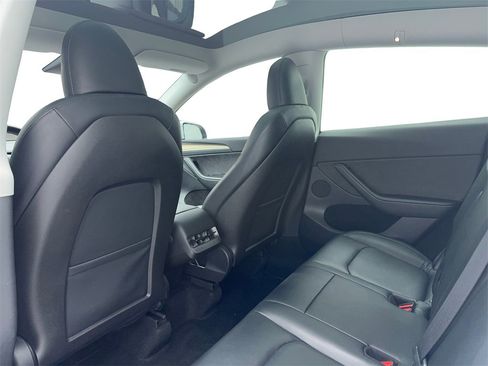 Used 2023 Tesla Model Y Long Range image 37