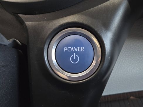 Used 2024 Toyota Sienna XLE image 23