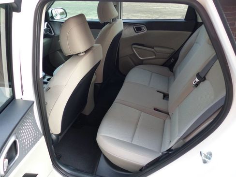 Used 2022 Kia Soul LX image 31