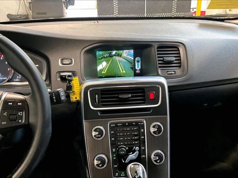 Used 2016 Volvo V60 T5 Premier image 7