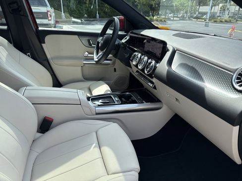 Used 2025 Mercedes-Benz GLA 250 image 32