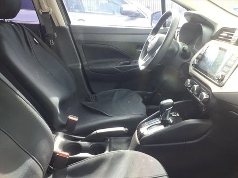 Used 2021 Nissan Versa SV image 9