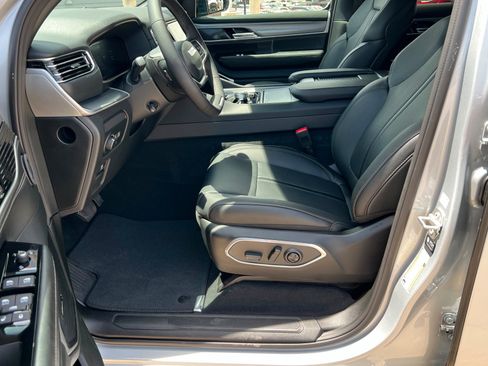 New 2026 Jeep Grand Wagoneer 4WD w/ Premium Group I image 17