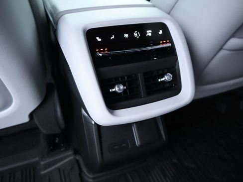 Used 2024 Cadillac Lyriq Luxury RWD image 17