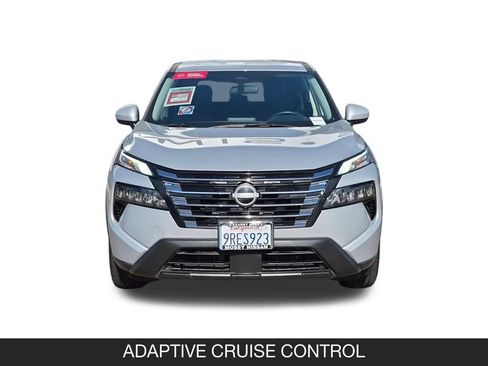 Certified 2025 Nissan Rogue SV FWD image 4