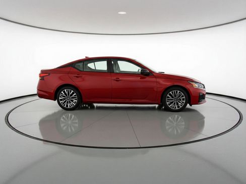 Used 2025 Nissan Altima 2.5 SV image 11