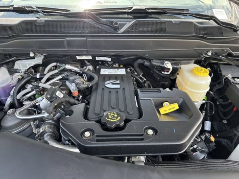 Used 2025 RAM 2500 Laramie AWD/4WD image 24