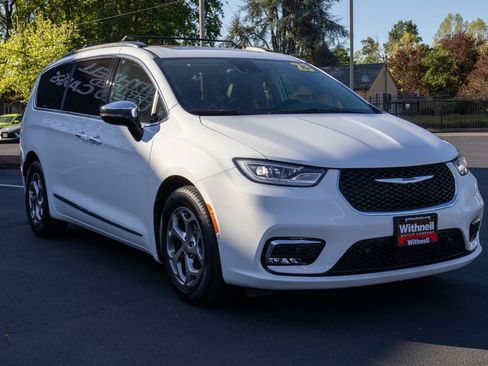 Used 2023 Chrysler Pacifica Limited FWD image 5