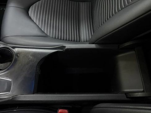 Used 2018 Toyota Camry SE w/ Moonroof Package FWD image 40