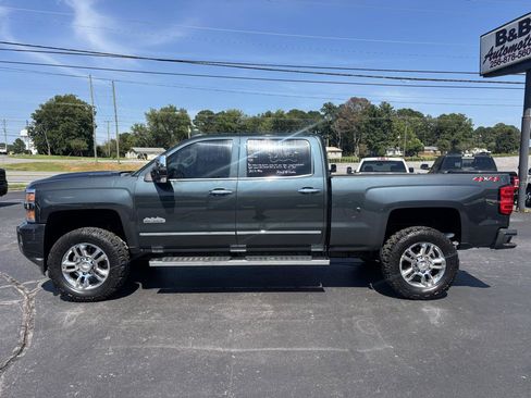 Used 2019 Chevrolet Silverado 2500 High Country w/ Duramax Plus Package AWD/4WD image 9