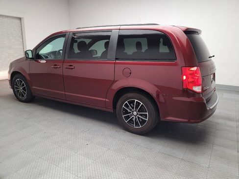 Used 2018 Dodge Grand Caravan GT image 3