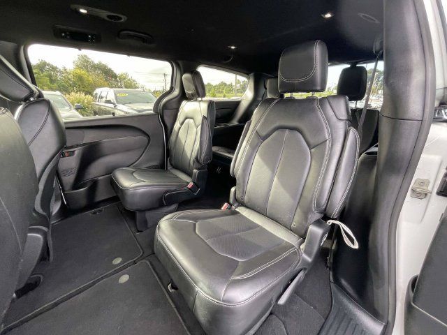 Used 2025 Chrysler Pacifica Select FWD image 11