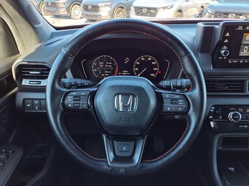 Used 2025 Honda Pilot TrailSport image 16