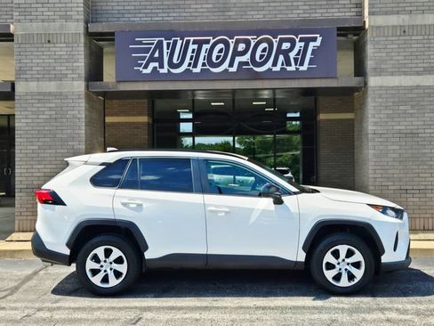 Used 2021 Toyota RAV4 LE AWD/4WD image 4