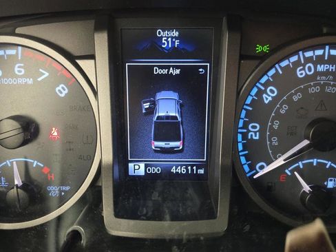 Used 2020 Toyota Tacoma w/ TRD Off-Road Package image 8