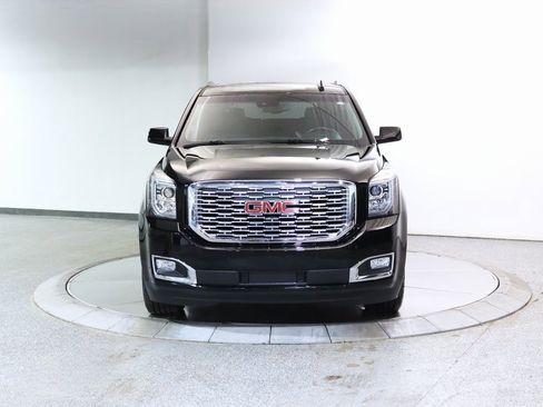 Used 2019 GMC Yukon Denali w/ Denali Ultimate Package image 2