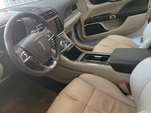 Used 2020 Lincoln Continental w/ Premium Package FWD image 4