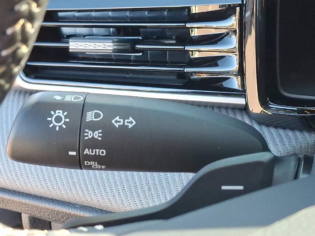Used 2025 Toyota Camry SE FWD image 26