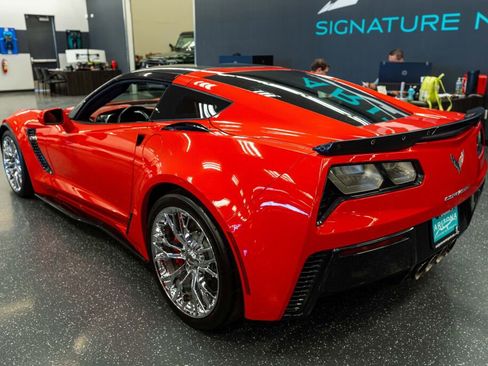 Used 2015 Chevrolet Corvette Z06 w/ 3LZ Preferred Equipment Group image 7