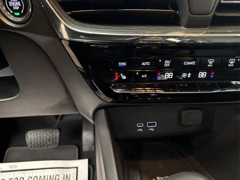 Used 2025 Buick Encore GX Avenir w/ Avenir Technology Package image 32