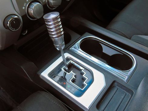 Used 2014 Toyota Tundra SR5 w/ SR5 Upgrade Package image 27