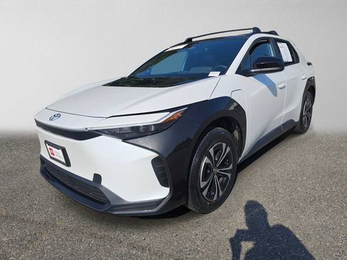 Used 2025 Toyota bZ4X FWD image 7