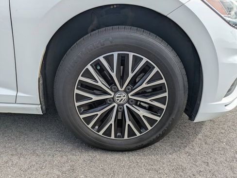 Used 2021 Volkswagen Jetta SE image 4