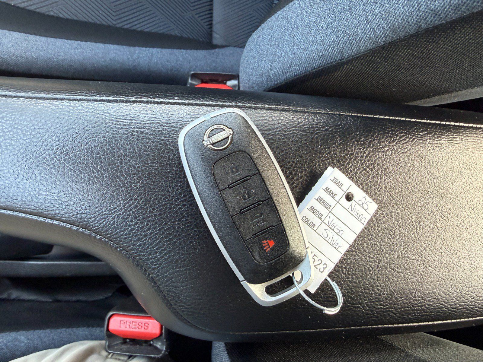 Used 2025 Nissan Versa SV FWD image 33