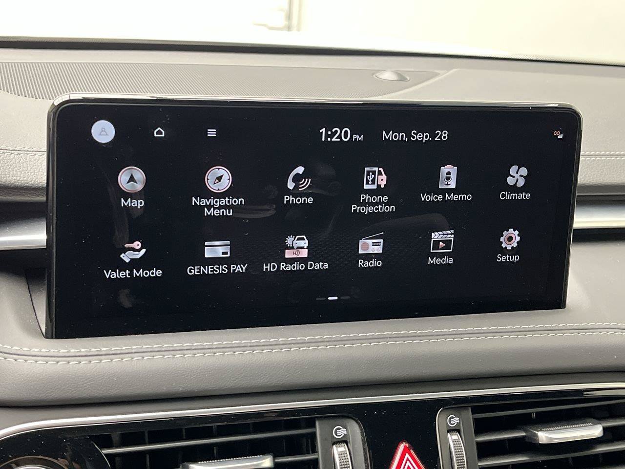 Used 2023 Genesis G70 2.0T AWD/4WD image 19