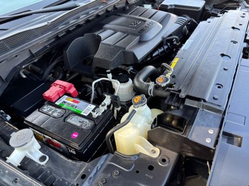 Used 2023 Nissan Titan SV RWD image 13