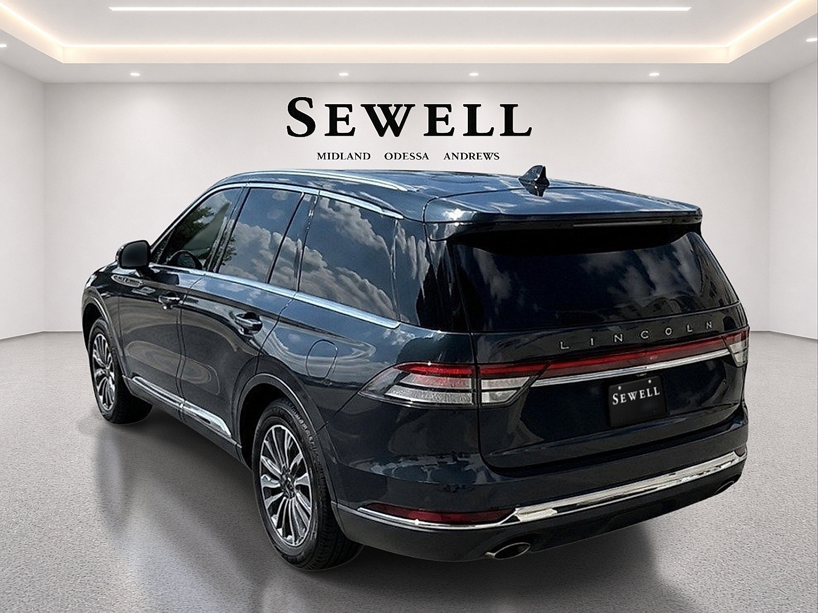 Used 2023 Lincoln Aviator Reserve w/ Equipment Group 201A RWD image 3