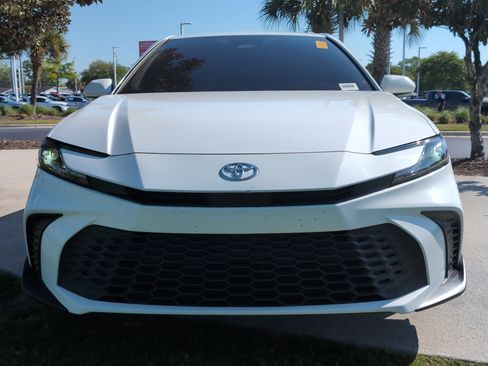 Certified 2025 Toyota Camry SE image 3