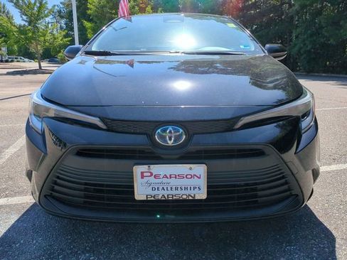 Used 2025 Toyota Corolla LE FWD image 9