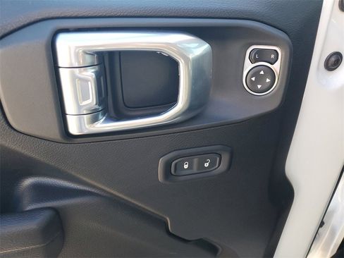 Used 2023 Jeep Wrangler Willys image 9