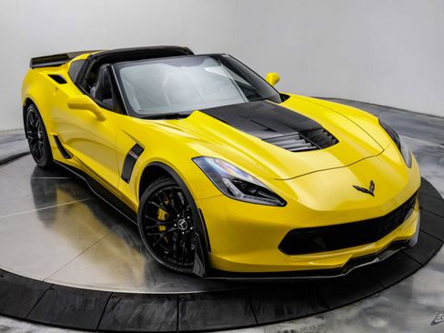 Used 2015 Chevrolet Corvette Z06 w/ 3LZ Preferred Equipment Group RWD image 35