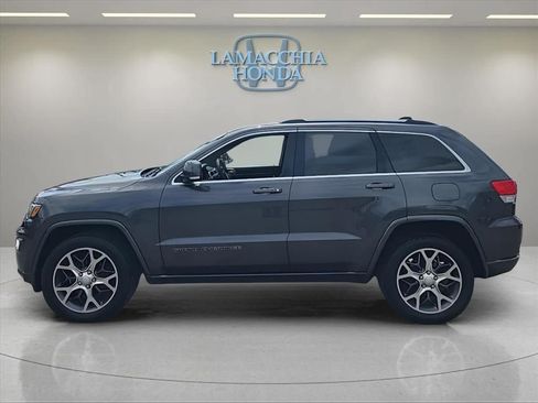 Used 2018 Jeep Grand Cherokee Limited AWD/4WD image 2