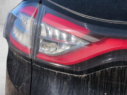 Used 2017 Ford Edge SE image 10