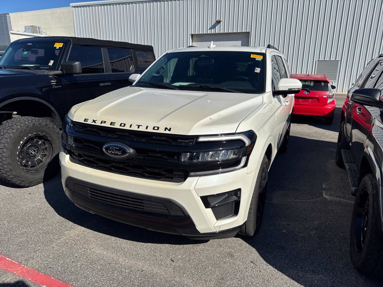 Used 2024 Ford Expedition Limited RWD image 1