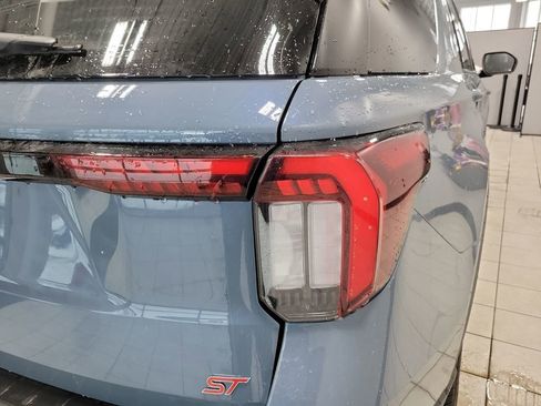 Used 2025 Ford Explorer ST image 13