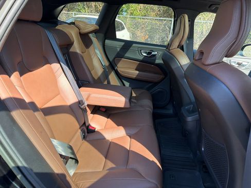 Certified 2023 Volvo XC60 B5 Plus w/ Climate Package image 21