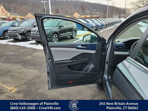 Certified 2022 Volkswagen Taos SE image 37