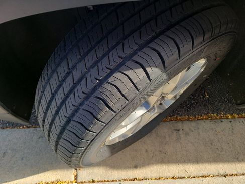 Used 2022 Chevrolet Traverse LS image 28